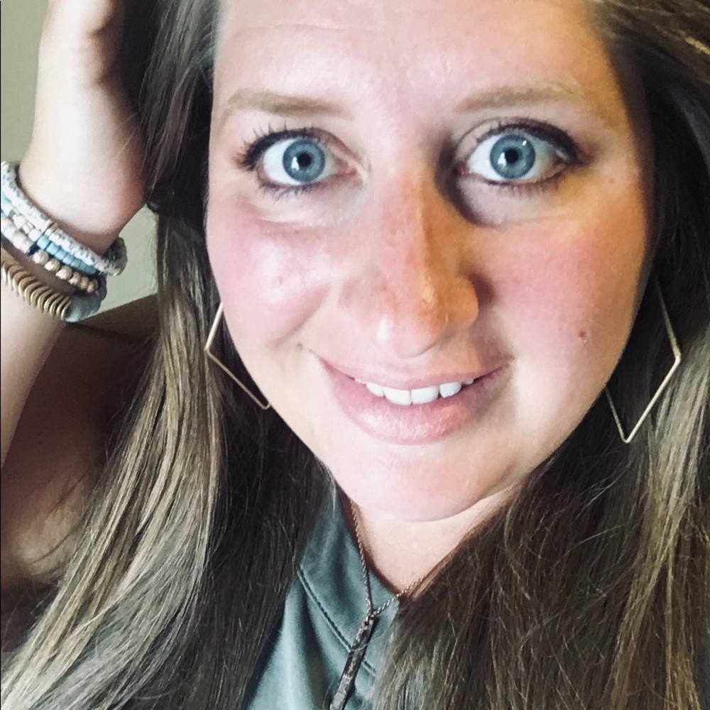 Meet your Posher, Laura
